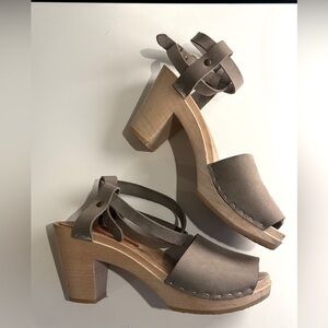 Bryr Annabelle Clog in Gray Suede
